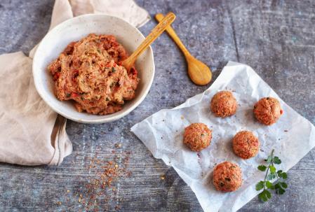 Elaboración de albóndigas al estilo oriental