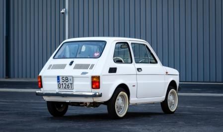 Tom Hanks ha vendido, con fines benéficos, el Polski Fiat 126p restaurado que en 2017 le regaló la ciudad polaca Bielsko-Biala, donde se fabricó el modelo