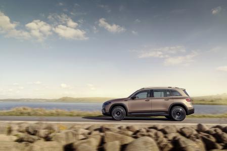 El EQB tiene una longitud de 468 cm, una anchura de 183 cm y una altura de 166 cm&nbsp;