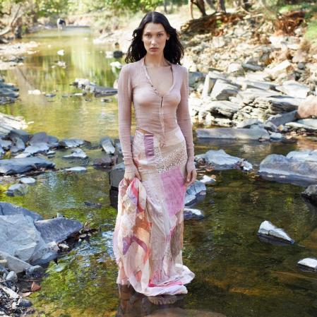 Bella Hadid en el reportaje fotográfico de la revista 'Vogue'