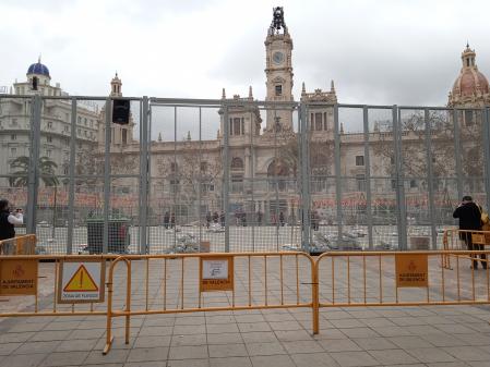 Zona de la mascletà en la plaza del Ayuntamiento de València, en Fallas