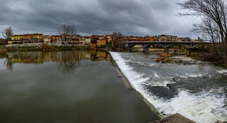 El río Ter a su paso por Roda de Ter tras las lluvias de marzo.
