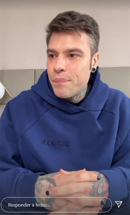Fedez durante el vídeo en el que ha anunciado que padece una grave enfermedad