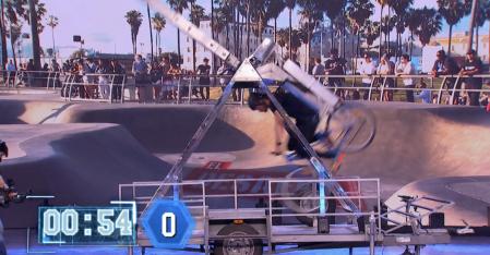 El piraguista se enfrentó a la prueba de ciclismo extremo