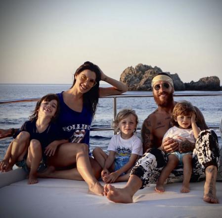Pilar Rubio y Sergio Ramos junto a sus hijos