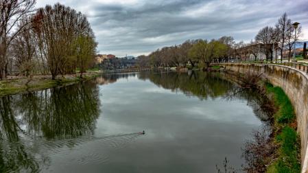 Último amanecer de invierno en el río Ter a su paso por Manlleu.