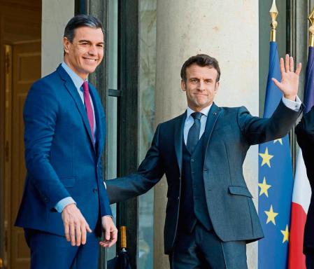 France's President Emmanuel Macron and Spanish Prime Minister Pedro Sanchez enter the Elysee Presidential Palace before a meeting in Paris on March 21, 2022. (Photo by Ludovic MARIN / AFP)