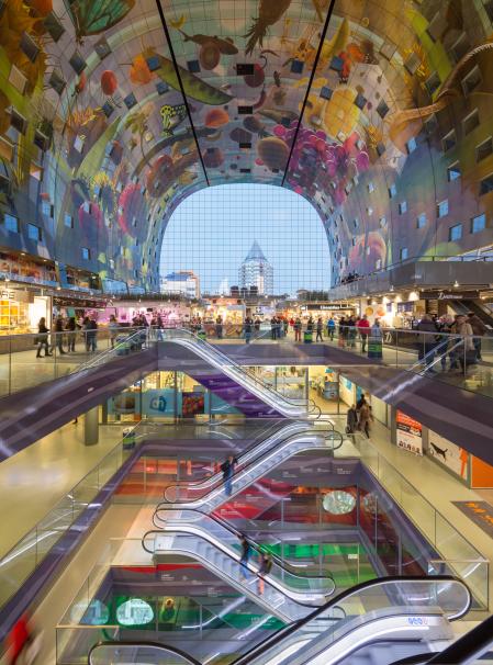 La cúpula nterior del Markthal  recrea una apetitosa Capilla Sixtina
