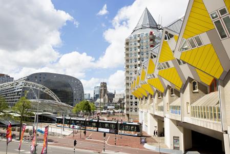 Las casas cúbkicas, el Markthal y 'El Lápiz', tres construcciones emblemáticas de Rotterdam