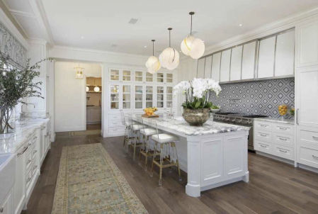 Una de las cuatro cocinas de que dispone la propiedad.