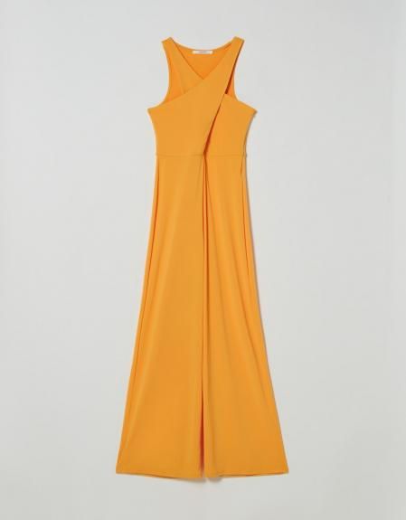 Pieza de escote cruzado firmada por Bershka y disponible por 19,99 euros