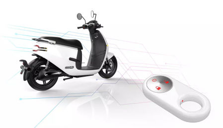 La moto dispone de una llave inteligente que pemite su desbloqueo a distancia&nbsp;