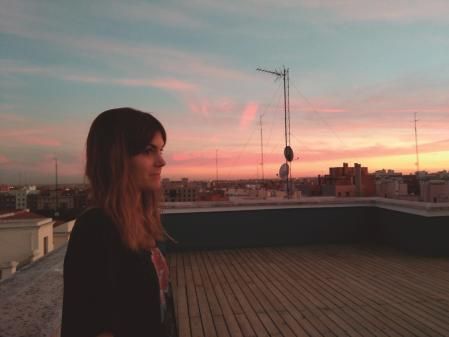 Elvira Sastre en una de las imágenes que ilustran los textos de 'Madrid me mata'