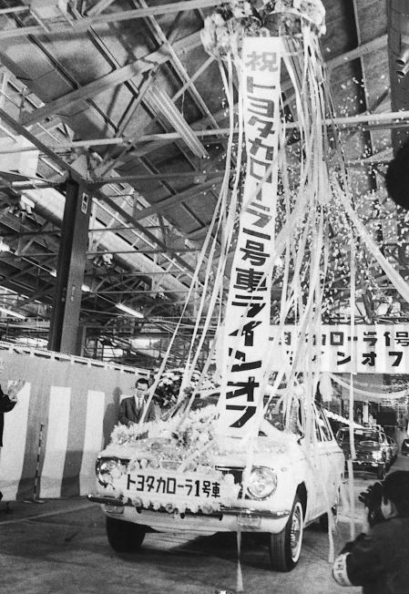 La presentación oficial del Corolla en el Salón de Tokyo de 1966&nbsp;