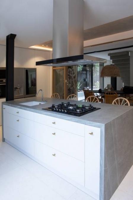 La cocina, completamente equipada.