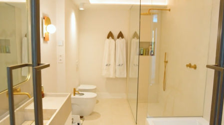 El baño combina tradición y vanguardia.