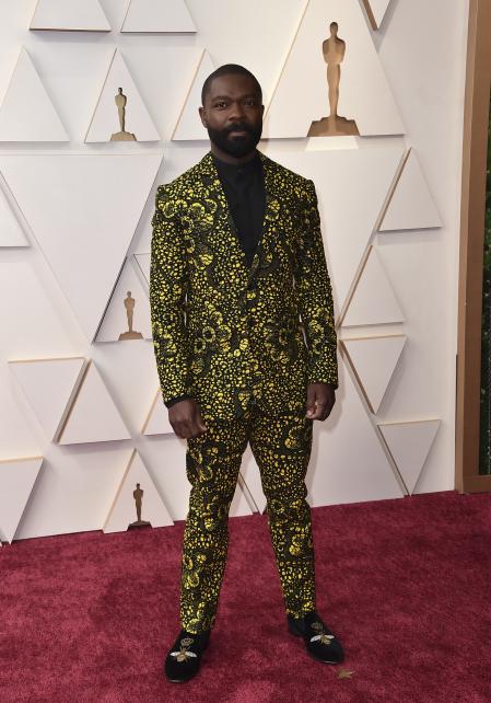 David Oyelowo con un excéntrico dos piezas en la alfombra roja de los Oscar