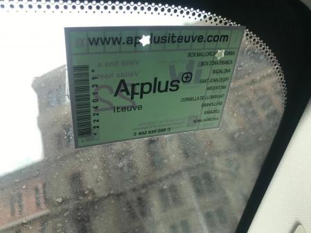 La pegatina de la ITV debe ponerse visible en la parte superior derecha del parabrisas