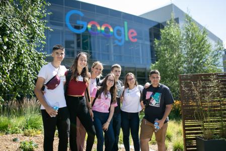 Los ganadores y las ganadoras del Reto Emprende y el Reto BigData  vivieron la experiencia de viajar a la cuna de la innovación y rodearse de talento