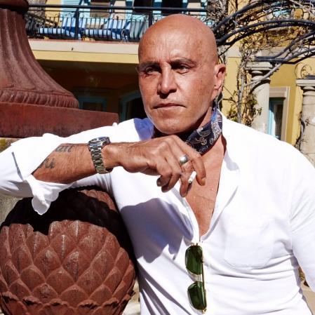 Kiko Matamoros lleva años fumando, uno de sus peores hábitos.