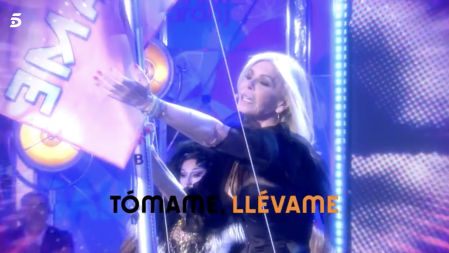 Bibiana Fernández cantando 'Sálvame'