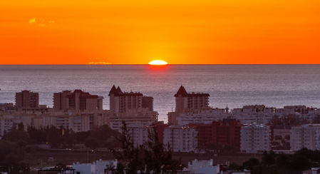 Amanecer en Mijas alejado de la borrasca Ciril.