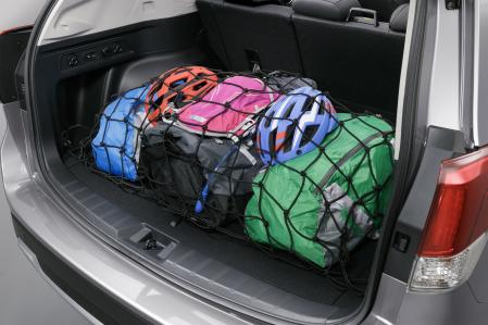 La red para sujetar la carga en el maletero es un accesorio práctico para evitar que los bultos se desplacen durante la marcha&nbsp;