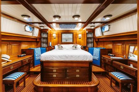 Vincci Consulado de Bilbao alojamiento yate lujo