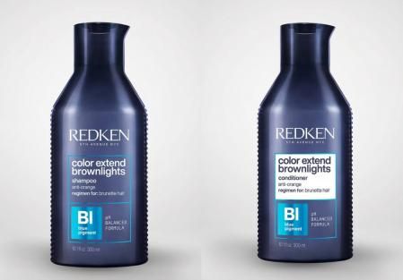 Champú y acondicionador (35,45 euros) con pigmento azul para matizar el cabello castaño de Redken