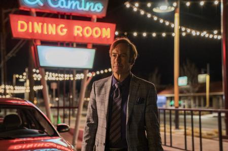 Bob Odenkirk sufrió un paro cardíaco en julio de 2021 mientras rodaba la temporada final de 'Better call Saul'. Por suerte se recuperó rápidamente. 