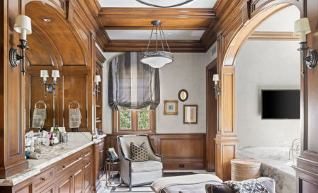 Uno de los 20 baños, tal vez, el más lujoso.