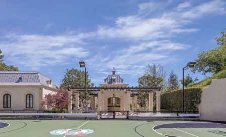 Una cancha completa.