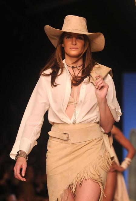 Stephanie Seymour en un desfile de Hermés en 2009