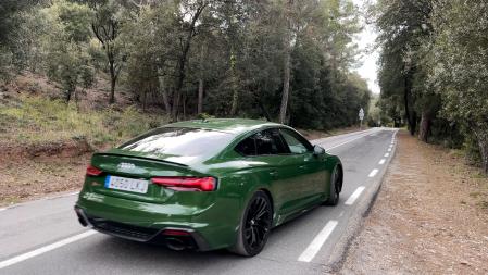 Su motor V6 biturbo, su esquema de tracción Quattro y un bastidor altamente preparado marca las diferencias.