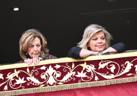 María Teresa Campos con su hija Terelu, el pasado domingo de Ramos.