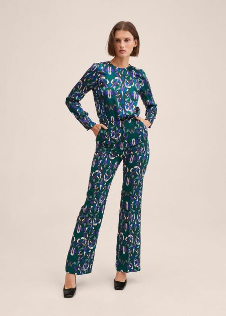 Pantalones de silueta 'flare' de Mango