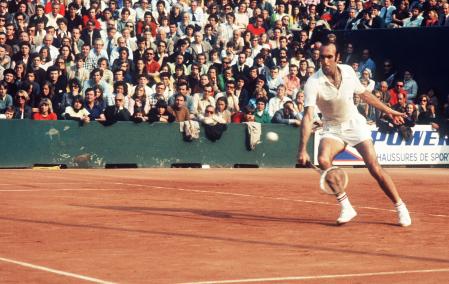 Andrés Gimeno, en la final de Roland Garros de 1972 ante Patrick Proisy.
