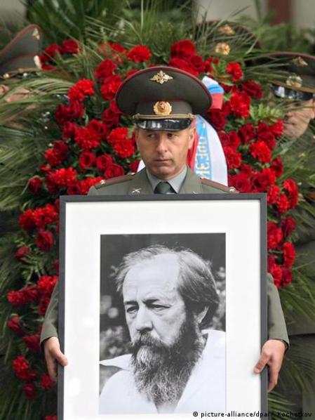 Rusia rindió un homenaje de Estado a Alexánder Solzhenitsin con motivo del centenario de su nacimiento en el que participó el presidente, Vladímir Putin