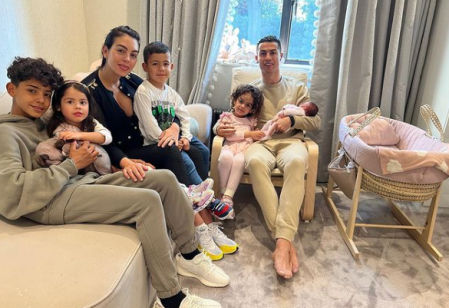 Cristiano Ronaldo y Georgina presentan a su hija y agradecen el apoyo en estos duros momentos