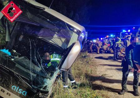 Según la Guardia Civil, el accidente se debió a una distracción del conductor.