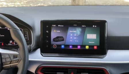 La pantalla central es de tipo flotante y puede ser de 8,25” o de 9,2”.