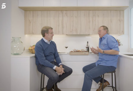 Alberto Núñez Feijóo y Bertín Osborne durante uno de los momentos de 'Mi casa es la tuya'