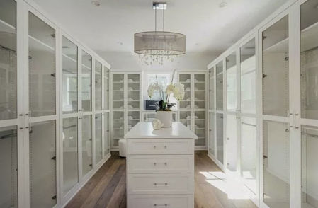 El vestidor de la suite principal.