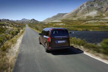 La nueva Clase T también tiene mucho que ofrecer en cuanto a seguridad: ayuda de arranque en pendiente,&nbsp;aviso de somnolencia, detector activo de cambio de carril o asistente de ángulo muerto&nbsp;