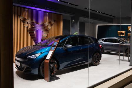 El CEO de Cupra, Wayne Griffiths, ha inaugura el primer Garage de Barcelona, ubicado en el centro de la ciudad