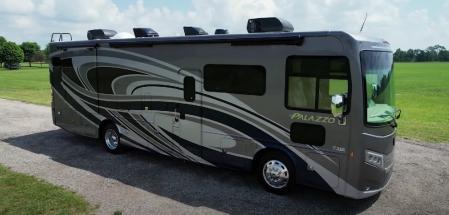 Así es la autocaravana de talla XL con espacio para siete personas.