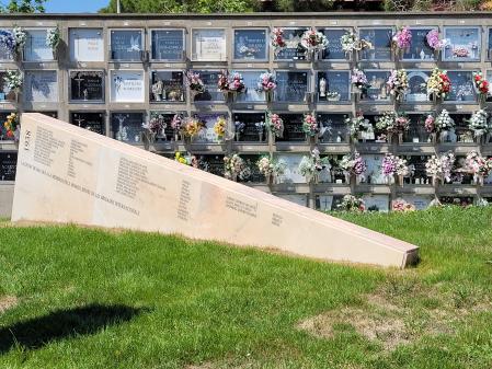 El monumento a los brigadistas internacionales en el cementerio de Els Caputxins