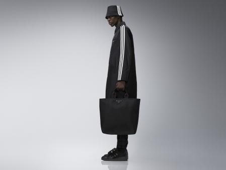 Campaña de la colaboración de Adidas con Praad