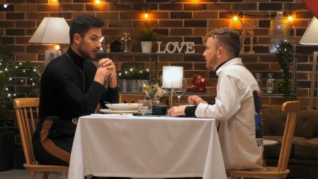 Adrián tiene clara su opinión sobre las apps de citas.