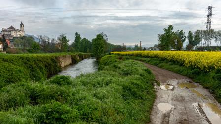 Paisaje primaveral en torno al santuario de La Gleva.